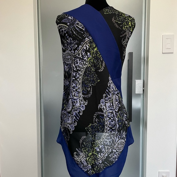 BCBGMaxazria top. - Picture 3 of 5